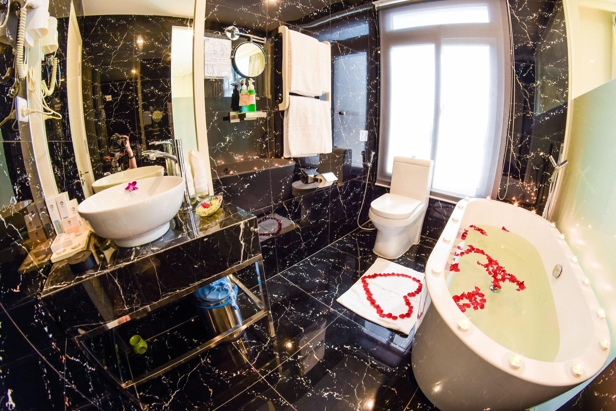 Palmier Hotel - Art House Дананг Екстер'єр фото
