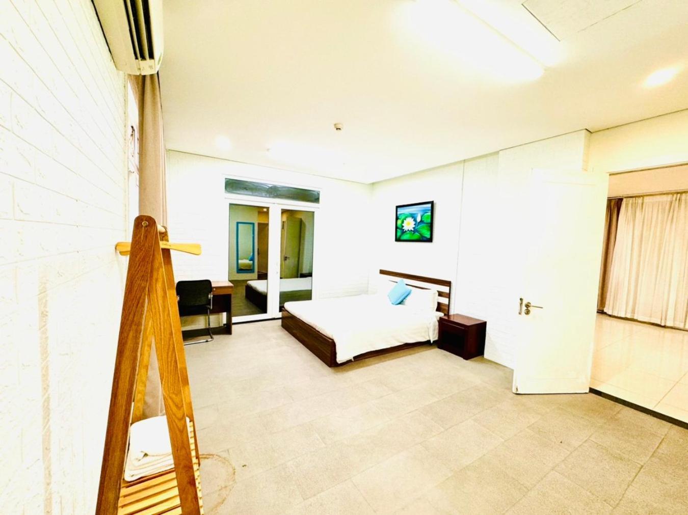 Palmier Hotel - Art House Дананг Екстер'єр фото